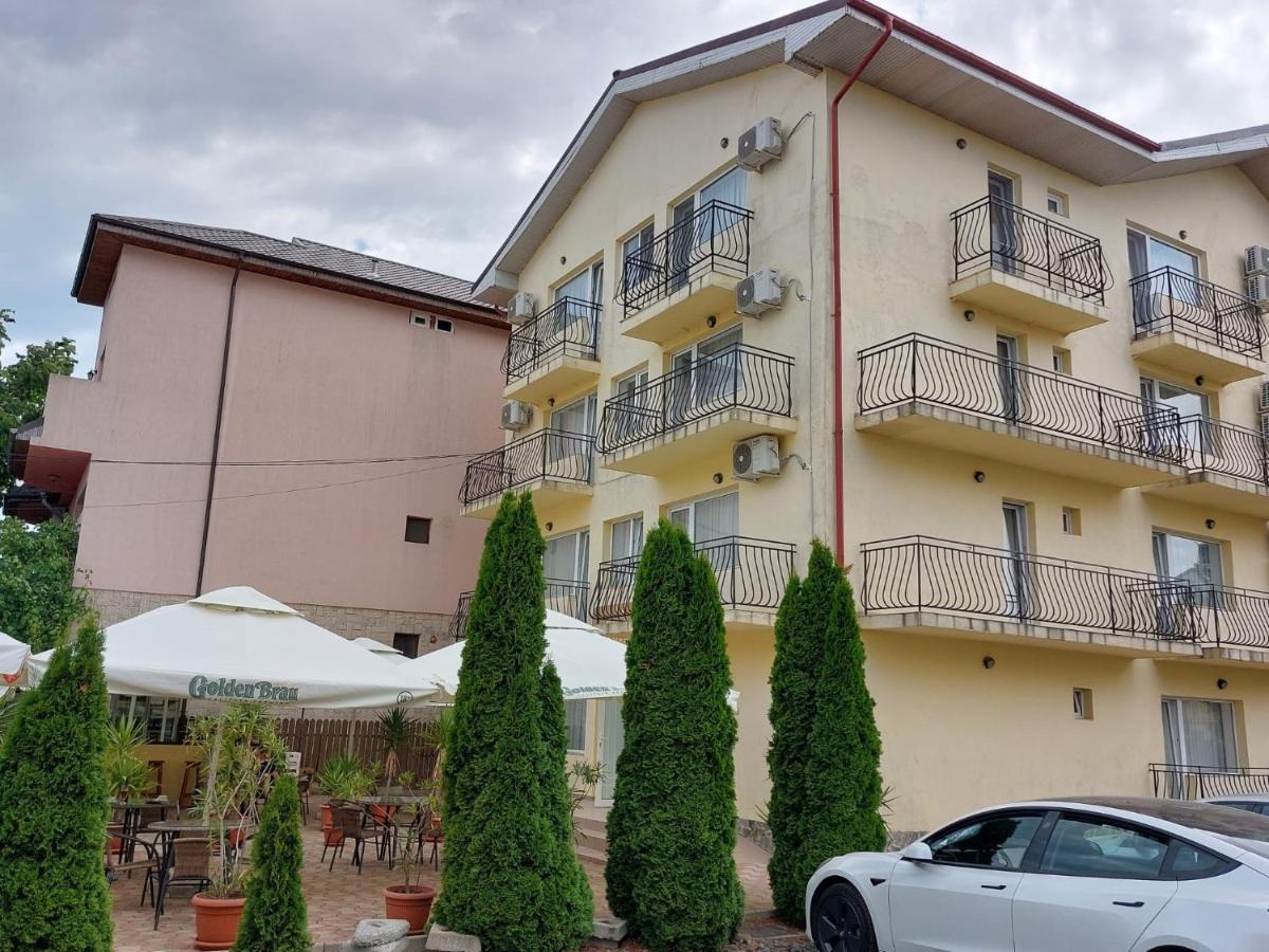 فندق Casa Galbena كوستِنيست المظهر الخارجي الصورة